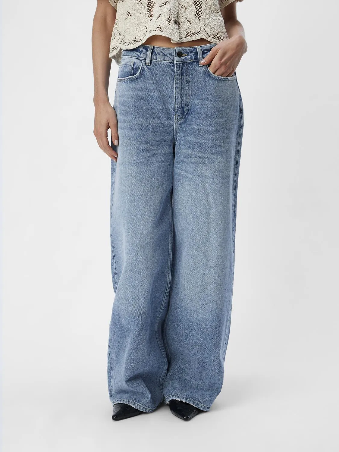 Betty High-Waisted Jeans (Medium Blue Denim)